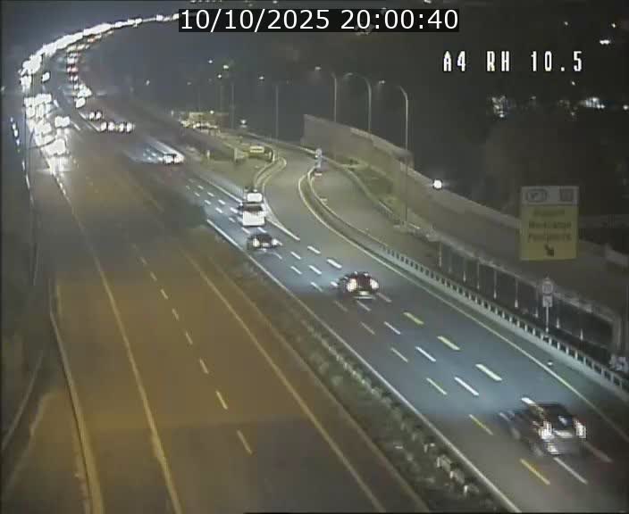 Traffic live webcam Luxembourg Pontpierre - A4 - BK 10.5 - direction Luxembourg
