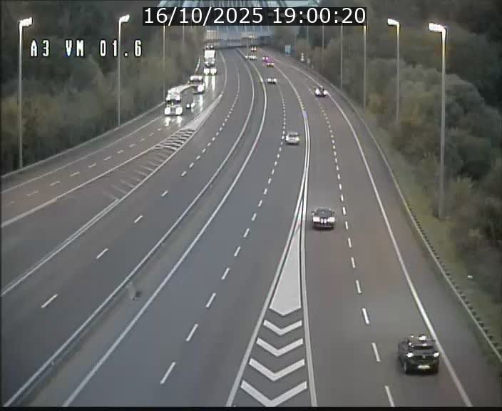 Traffic live webcam Luxembourg - Croix de Gasperich - A3 - BK 1.6 - direction France/Aire de Berchem