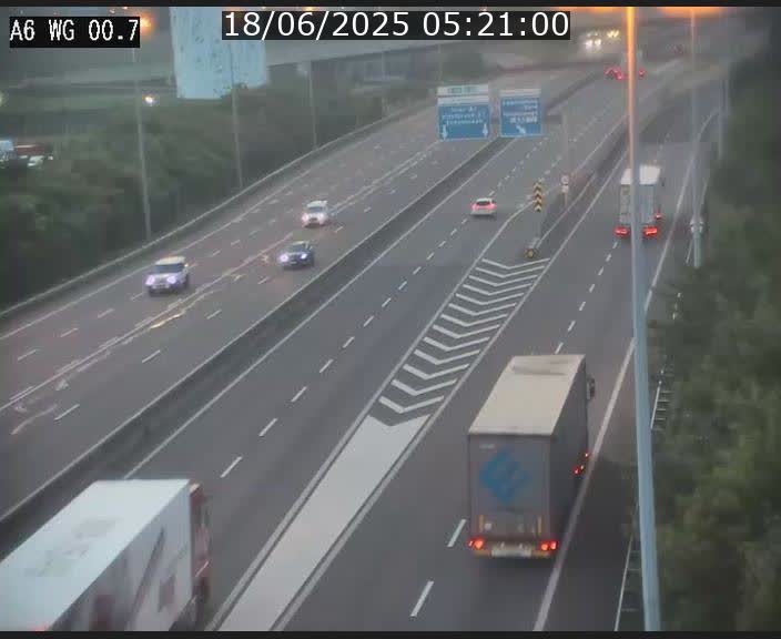 Traffic live webcam Luxembourg Croix de Cessange - A6 - BK 0.7 - direction A3 France