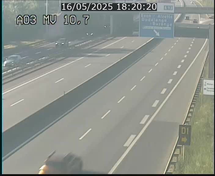 Traffic live webcam Luxembourg Croix de Bettembourg - A3 - BK 10.7 - direction France