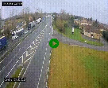 Vue en direct de l'autoroute A10 grâce à un drône situé au-dessus du péage de Virsac
