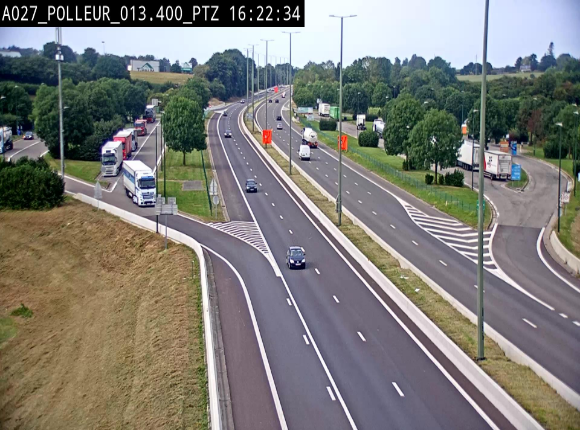 Webcam A27/E42 avec vue sur le parking de l'aire de Polleur, après le Viaduc de Polleur à Theux. Vue orientée vers Liège