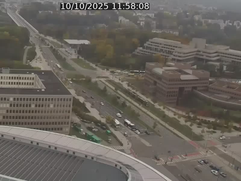 Webcam sur l'avenue John Fitzgerald Kennedy (N51) avec vue sur le Pont rouge (Pont Grande Duchesse Charlotte), l'arrêt Pfaffenthal et l'entrée du quartier Kirchberg