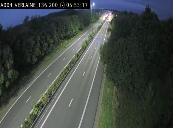 Webcam sur l'E411 à hauteur du pont surplombant la N40, à proximité de la sortie 26 Verlaine - Libramont-Chevigny. Vue orientée vers Namur