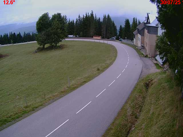 Webcam en haut du col du Ballon d'Alsace sur la D465 à 1075 mètres d'altitude dans les Vosges