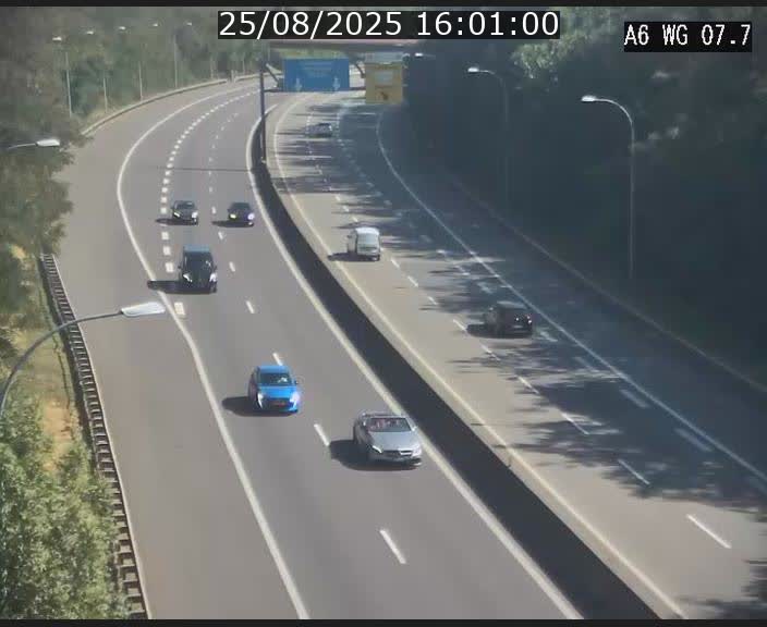 Traffic live webcam Luxembourg - Bridel - A6 - BK 7.7 - direction Belgique