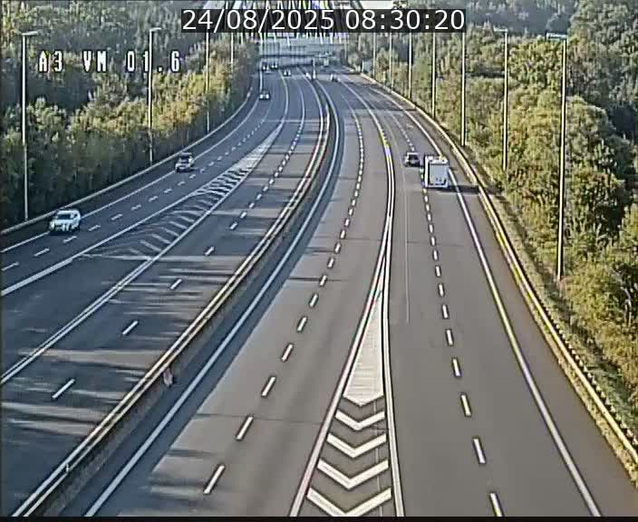 Traffic live webcam Luxembourg - Croix de Gasperich - A3 - BK 1.6 - direction France/Aire de Berchem