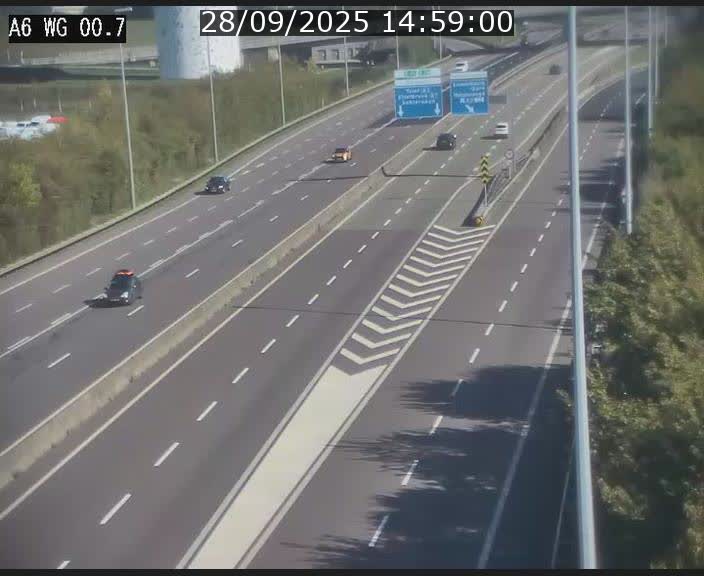 Traffic live webcam Luxembourg Croix de Cessange - A6 - BK 0.7 - direction A3 France