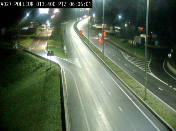 Webcam A27/E42 avec vue sur le parking de l'aire de Polleur, après le Viaduc de Polleur à Theux. Vue orientée vers Liège
