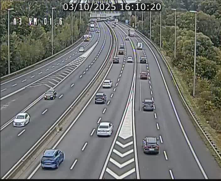 Traffic live webcam Luxembourg - Croix de Gasperich - A3 - BK 1.6 - direction France/Aire de Berchem