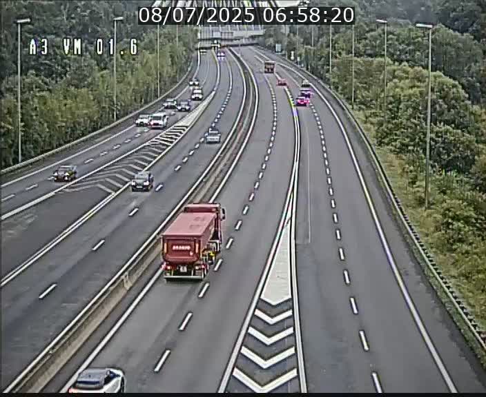 Traffic live webcam Luxembourg - Croix de Gasperich - A3 - BK 1.6 - direction France/Aire de Berchem