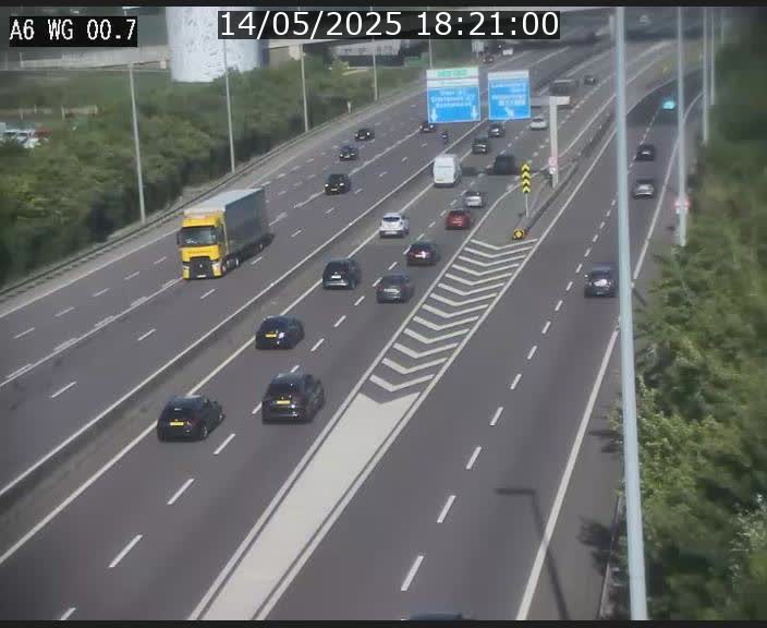 Traffic live webcam Luxembourg Croix de Cessange - A6 - BK 0.7 - direction A3 France