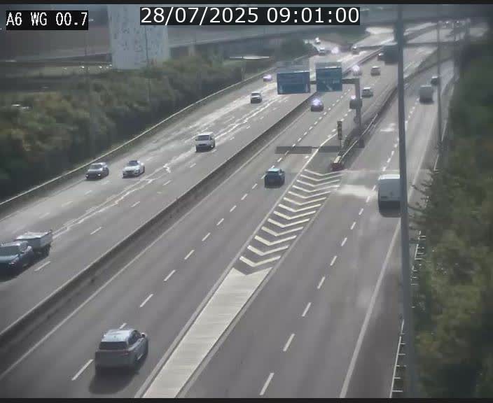 Traffic live webcam Luxembourg Croix de Cessange - A6 - BK 0.7 - direction A3 France