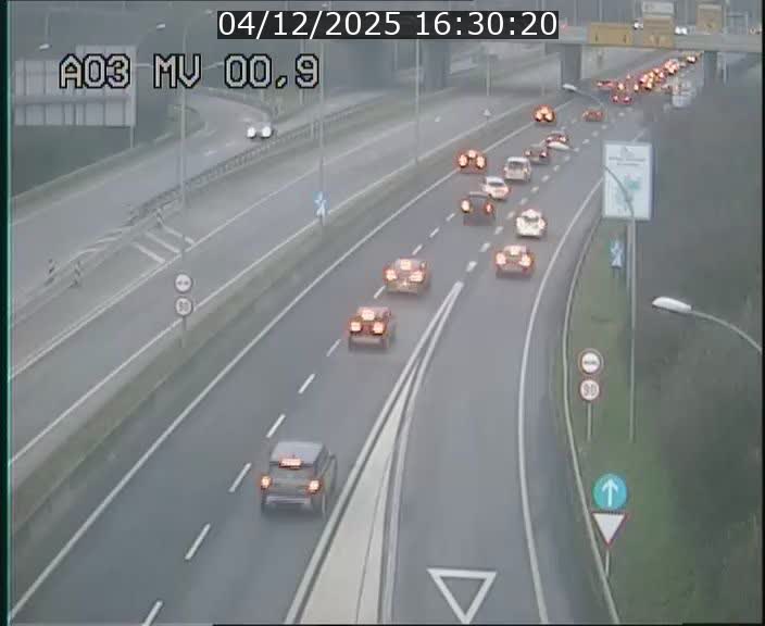Traffic live webcam Luxembourg Croix de Gasperich - A3 - BK 0.4 - direction Luxembourg