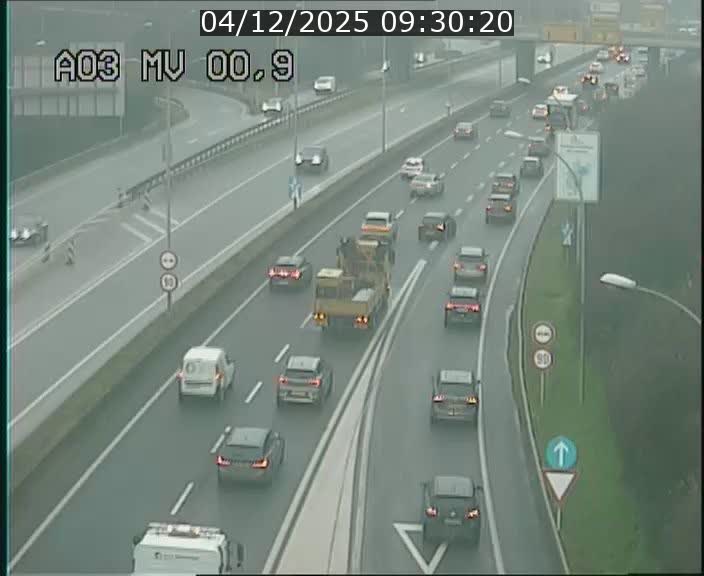 Traffic live webcam Luxembourg Croix de Gasperich - A3 - BK 0.4 - direction Luxembourg