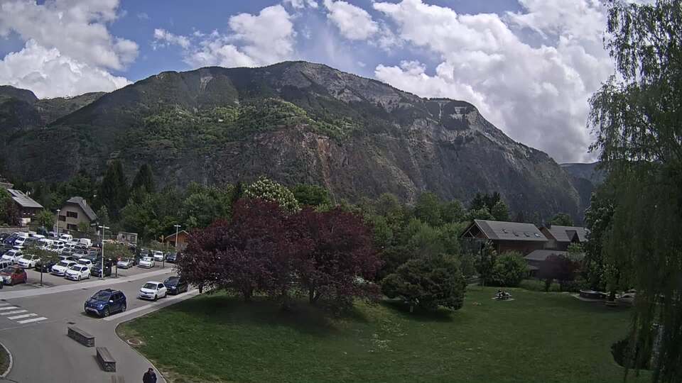 Webcam au niveau de la mairie du village du Bourg d'Oisans, aux pieds de l'Alpe d'Huez et aux portes du parc des Écrins