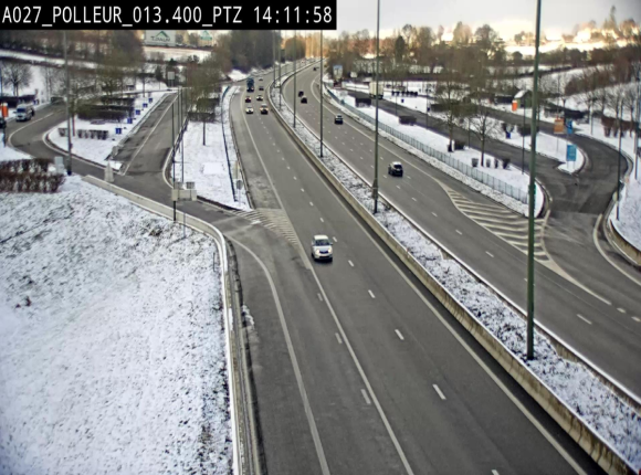 Webcam A27/E42 avec vue sur le parking de l'aire de Polleur, après le Viaduc de Polleur à Theux. Vue orientée vers Liège