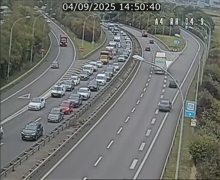 Traffic live webcam Luxembourg Leudelange - A4 - BK 4.9 - direction Luxembourg