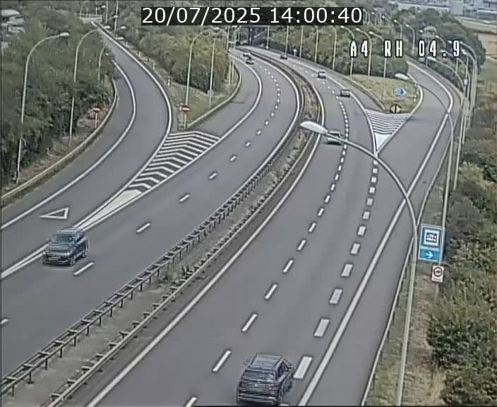 Traffic live webcam Luxembourg Leudelange - A4 - BK 4.9 - direction Luxembourg