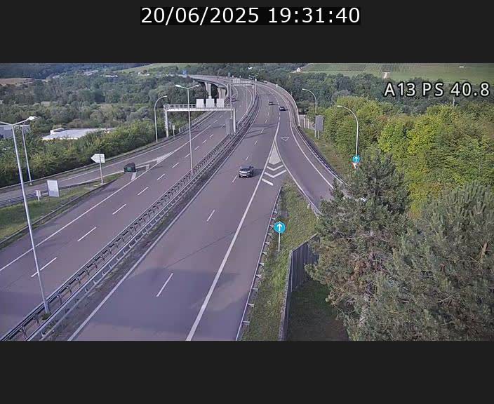 Webcam autoroute A13 à la sortie est du tunnel Markusbierg à Schengen. Vue sur le pont de la Moselle, vers l'Allemagne