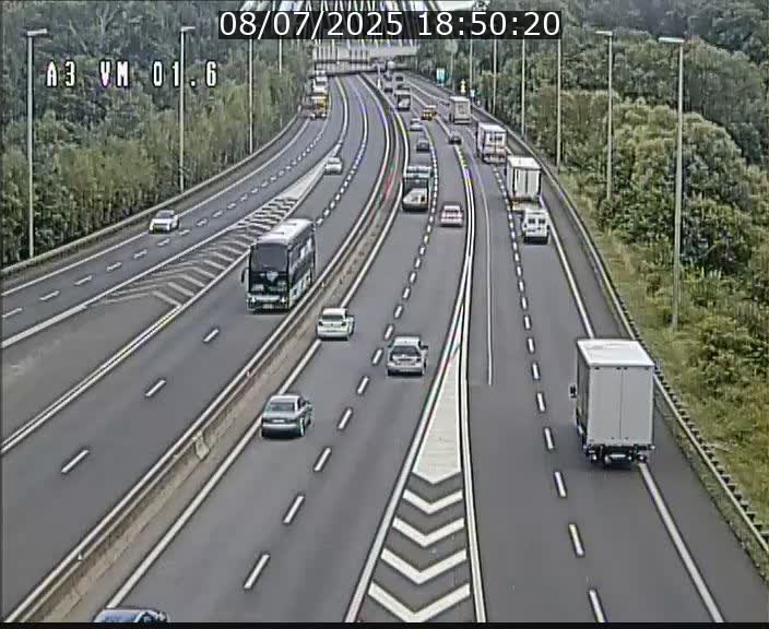 Traffic live webcam Luxembourg - Croix de Gasperich - A3 - BK 1.6 - direction France/Aire de Berchem