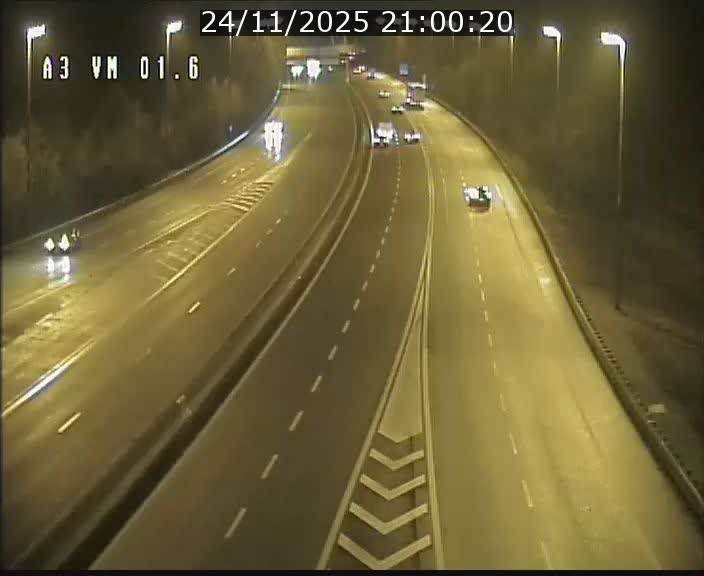 Traffic live webcam Luxembourg - Croix de Gasperich - A3 - BK 1.6 - direction France/Aire de Berchem