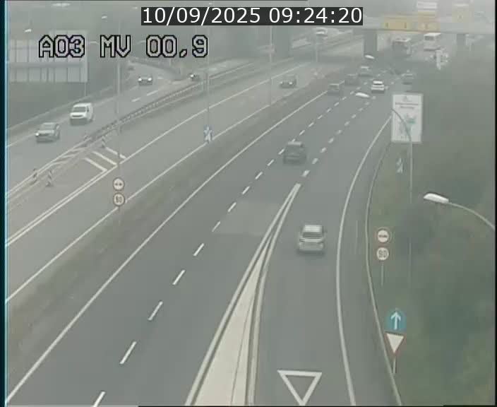 Traffic live webcam Luxembourg Croix de Gasperich - A3 - BK 0.4 - direction Luxembourg