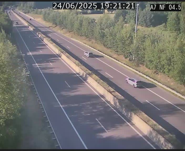 Caméra autoroute Luxembourg A7 - Passage à gibier Rëngelbour - direction Tunnel Grouft