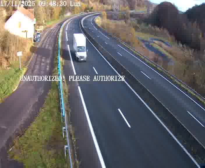 Webcam sur la D910 située dans la Côte des 4 vents. Vue orientée vers le bas, vers Saint-Avold.