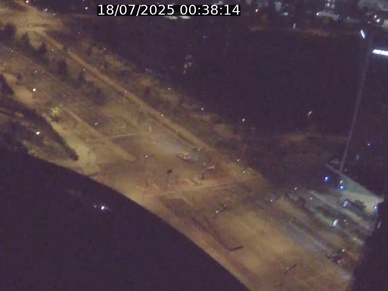 Webcam sur l'avenue John Fitzgerald Kennedy (N51) avec vue sur le Pont rouge (Pont Grande Duchesse Charlotte), l'arrêt Pfaffenthal et l'entrée du quartier Kirchberg