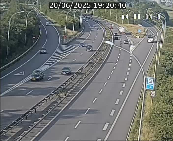 Traffic live webcam Luxembourg Leudelange - A4 - BK 4.9 - direction Luxembourg
