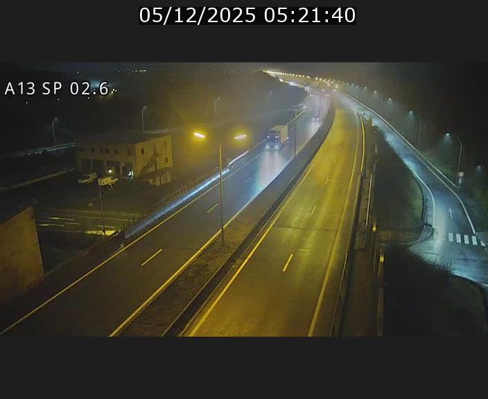Traffic live webcam Luxembourg Sanem - A13 direction Pétange - BK 2.6