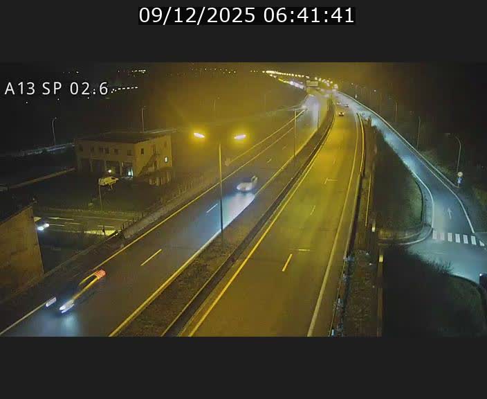 Traffic live webcam Luxembourg Sanem - A13 direction Pétange - BK 2.6