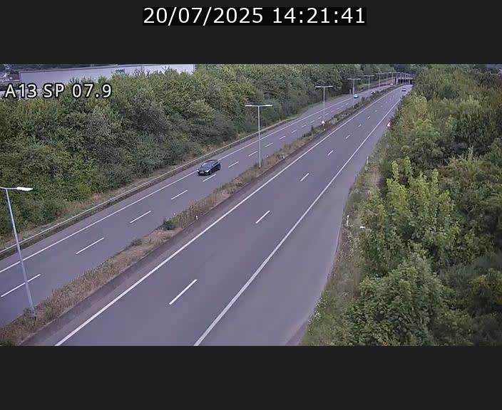 Traffic live webcam Luxembourg Jonction Lankelz - A13 direction Pétange - BK 7.9