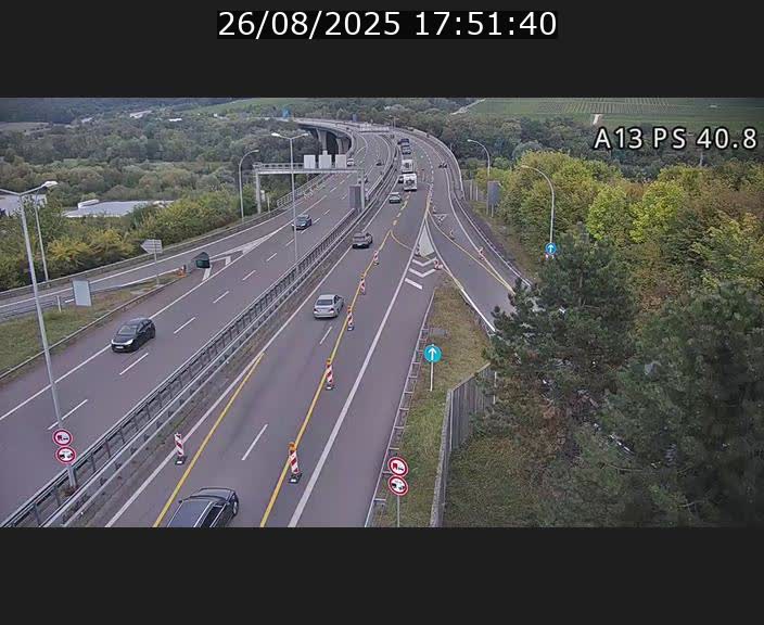 Webcam autoroute A13 à la sortie est du tunnel Markusbierg à Schengen. Vue sur le pont de la Moselle, vers l'Allemagne