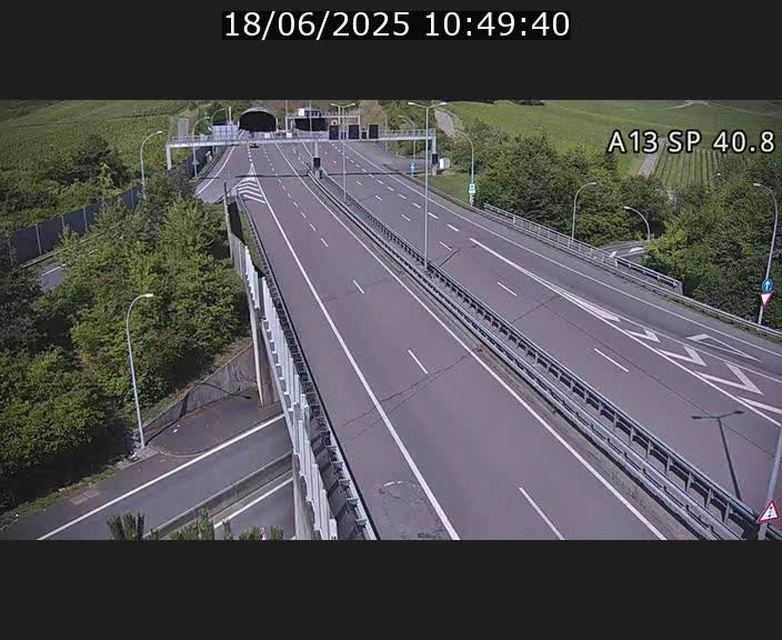 Webcam avec vue sur l'entrée côté allemand du tunnel Markusbierg à Schengen. Vue orientée vers le tunnel et Bettembourg