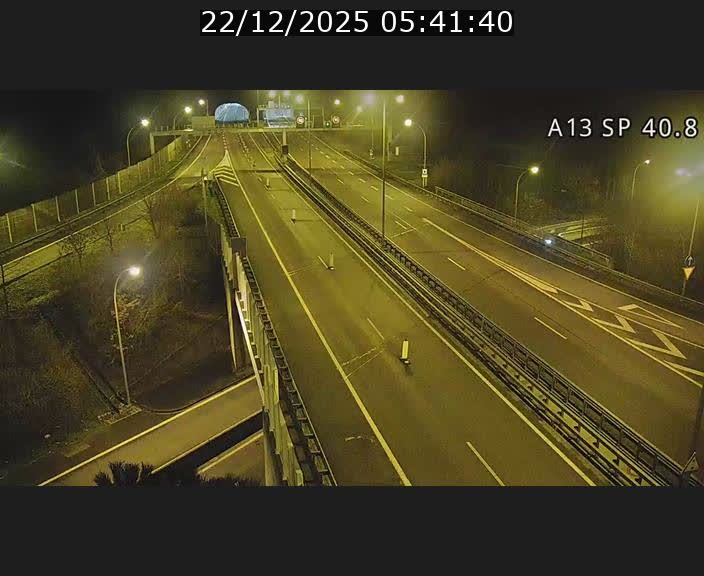 Webcam avec vue sur l'entrée côté allemand du tunnel Markusbierg à Schengen. Vue orientée vers le tunnel et Bettembourg