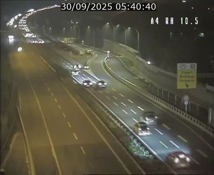 Traffic live webcam Luxembourg Pontpierre - A4 - BK 10.5 - direction Luxembourg