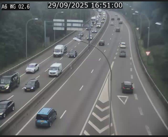 Traffic live webcam Luxembourg Croix de Cessange - A6 - BK 2.6 - direction France/Allemagne