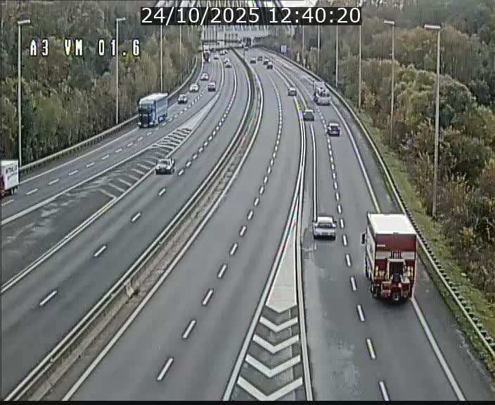 Traffic live webcam Luxembourg - Croix de Gasperich - A3 - BK 1.6 - direction France/Aire de Berchem