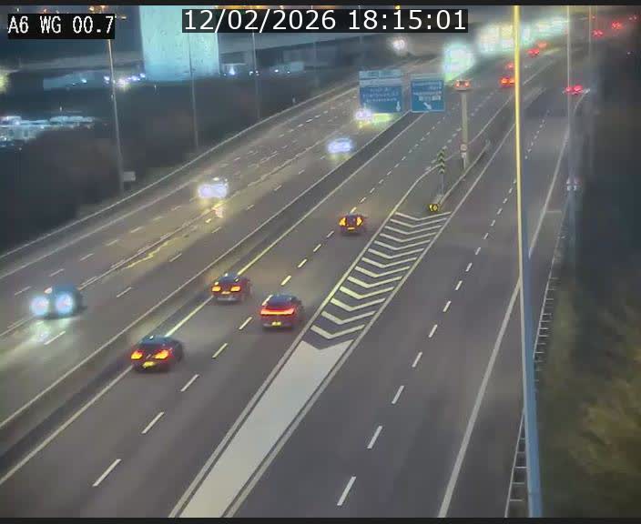 Traffic live webcam Luxembourg Croix de Cessange - A6 - BK 0.7 - direction A3 France