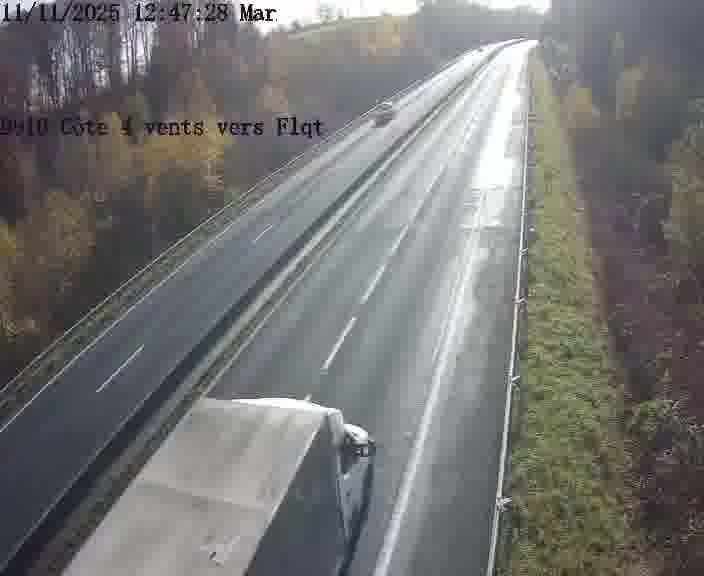 Webcam sur la D910 située dans la Côte des 4 vents. Vue orientée vers le haut de la côte, vers Faulquemont