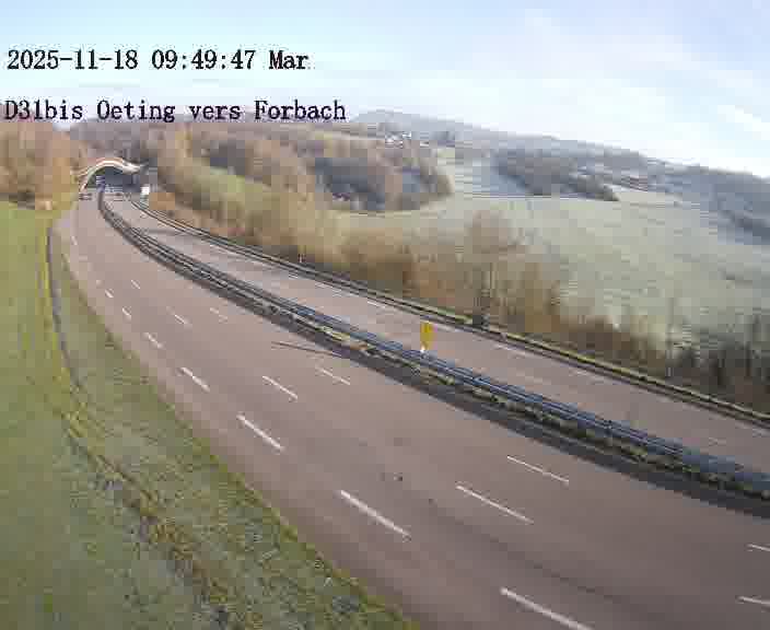 Caméra routière située sur D31bis (France) à Oeting, orientée vers Forbach, surveillant en continu la circulation locale et régionale.