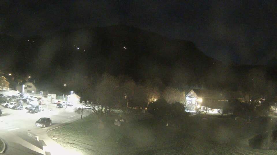Webcam au niveau de la mairie du village du Bourg d'Oisans, aux pieds de l'Alpe d'Huez et aux portes du parc des Écrins