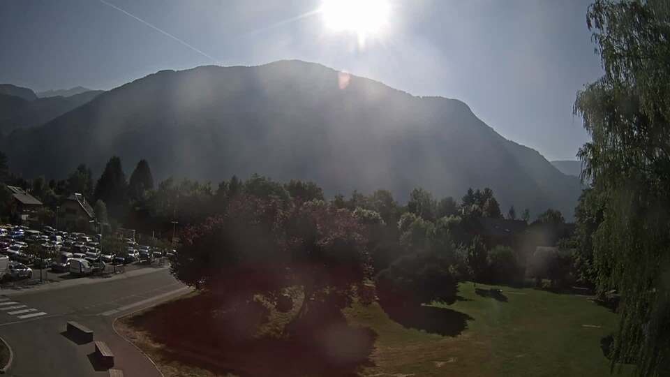 Webcam au niveau de la mairie du village du Bourg d'Oisans, aux pieds de l'Alpe d'Huez et aux portes du parc des Écrins