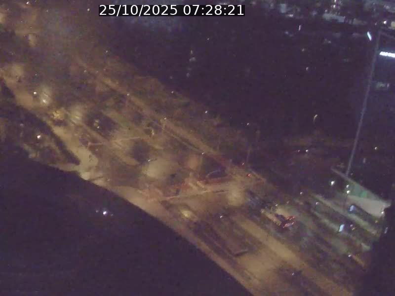 Webcam sur l'avenue John Fitzgerald Kennedy (N51) avec vue sur le Pont rouge (Pont Grande Duchesse Charlotte), l'arrêt Pfaffenthal et l'entrée du quartier Kirchberg