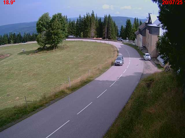 Webcam en haut du col du Ballon d'Alsace sur la D465 à 1075 mètres d'altitude dans les Vosges