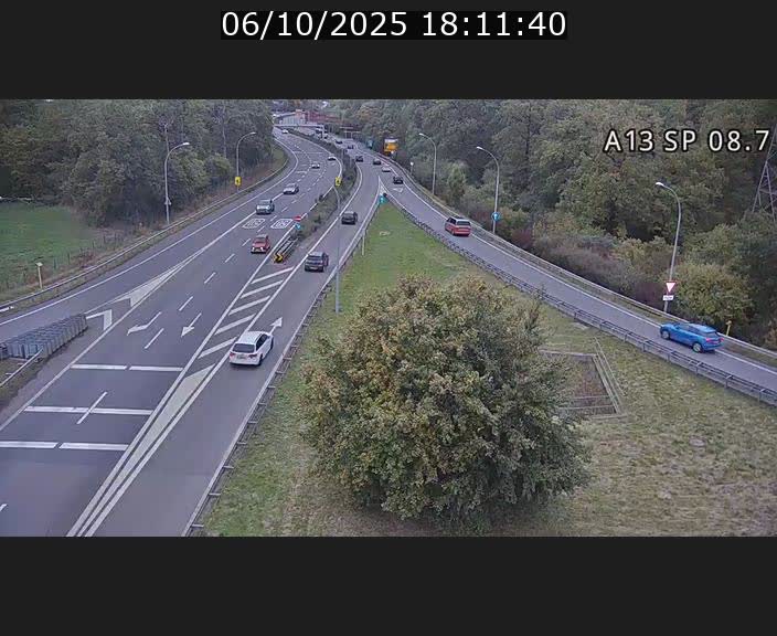 Traffic live webcam Luxembourg Jonction Lankelz - A13 direction Pétange - BK 8.7 