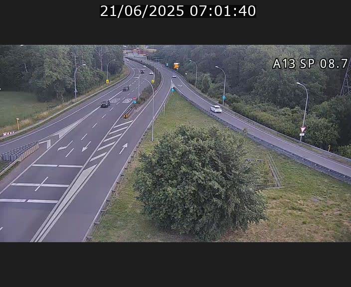 Traffic live webcam Luxembourg Jonction Lankelz - A13 direction Pétange - BK 8.7 