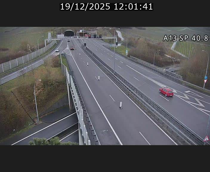 Webcam avec vue sur l'entrée côté allemand du tunnel Markusbierg à Schengen. Vue orientée vers le tunnel et Bettembourg